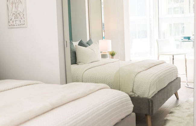 QuickStay Yorkville Condo - Yonge & Bloor - Foto 2