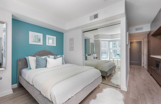 QuickStay Yorkville Condo - Yonge & Bloor - Foto 3