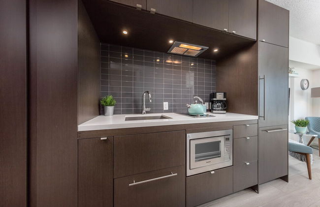 QuickStay Yorkville Condo - Yonge & Bloor - Foto 14