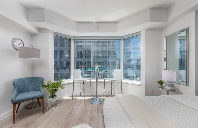 QuickStay Yorkville Condo - Yonge & Bloor - Foto 12