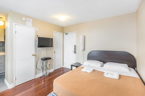 Photo 2 - New! Budget Friendly Stay in Downtown