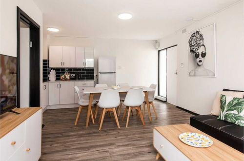 Photo 8 - Stylish Apartment in Leafy South Perth