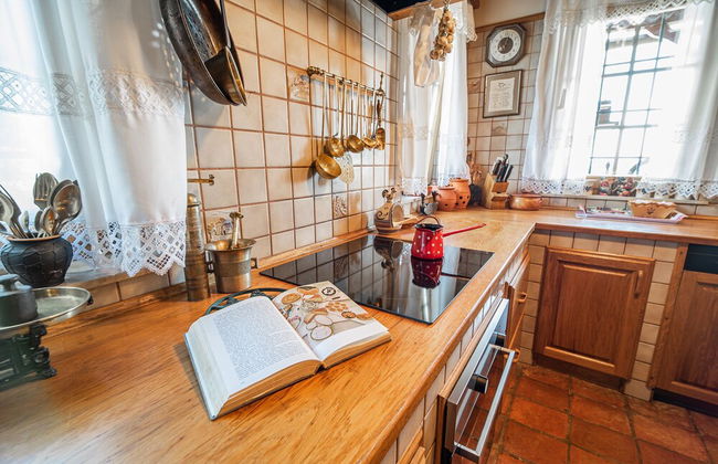 Authentic Countryside Villa With Hot tub - Photo 10