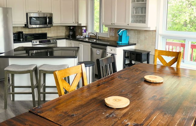 Mountain Views, Steps to BM Village, Hot Tub, BBQ. - Foto 25