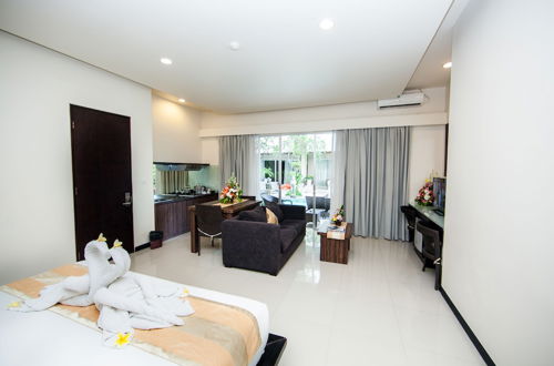 Photo 3 - Sunset Mansion Seminyak Apartment