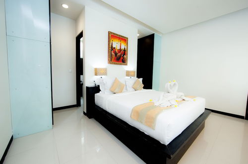 Photo 4 - Sunset Mansion Seminyak Apartment