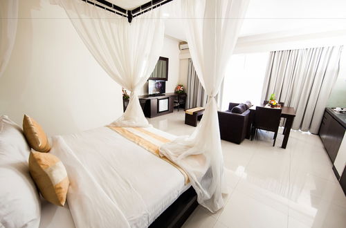 Photo 5 - Sunset Mansion Seminyak Apartment