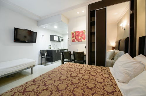 Photo 24 - Royalty Suites
