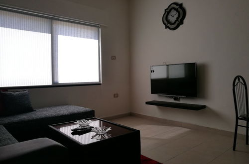 Foto 48 - Cozy Dair Ghbar Apartments