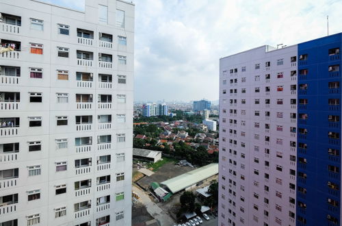 Photo 33 - Easy Access to Mall Green Pramuka Apartment