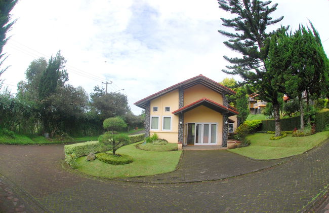 Villa ChavaMinerva Istana Bunga-Lembang - Foto 17