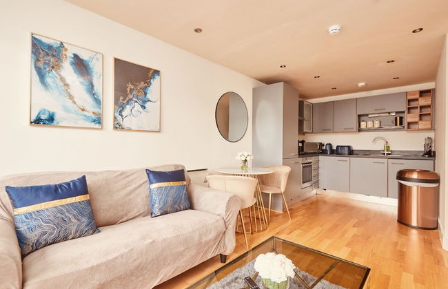 Deluxe City Apt, Riverside Canal View&free Parking - Photo 23