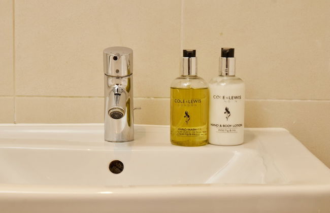 Deluxe City Apt, Riverside Canal View&free Parking - Photo 9