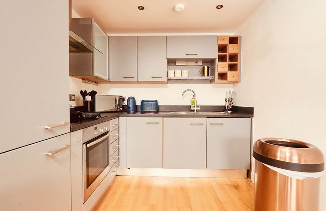 Deluxe City Apt, Riverside Canal View&free Parking - Photo 14