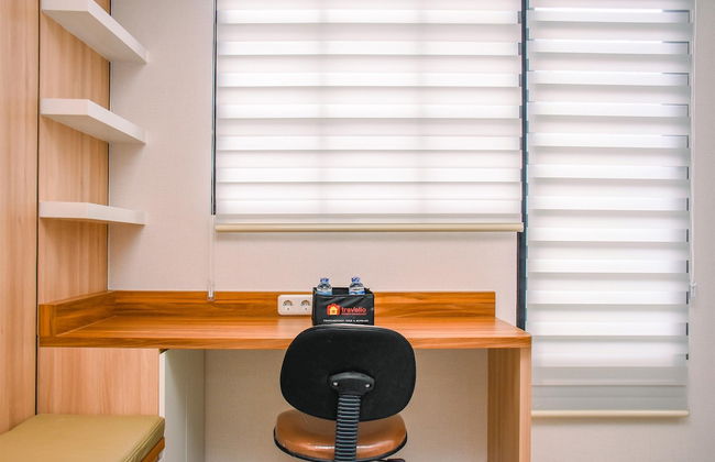 Nice And Cozy Studio At Evenciio Apartment - Photo 4