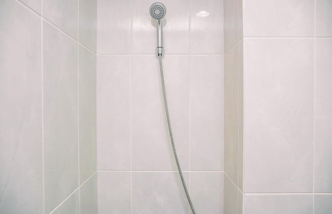 Nice And Cozy Studio At Evenciio Apartment - Photo 12