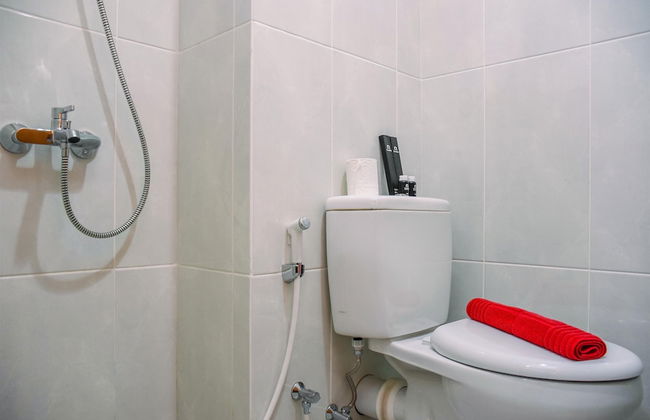 Nice And Cozy Studio At Evenciio Apartment - Photo 13