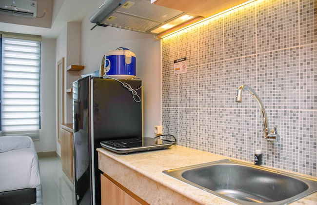 Nice And Cozy Studio At Evenciio Apartment - Photo 16