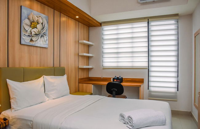 Nice And Cozy Studio At Evenciio Apartment - Photo 2