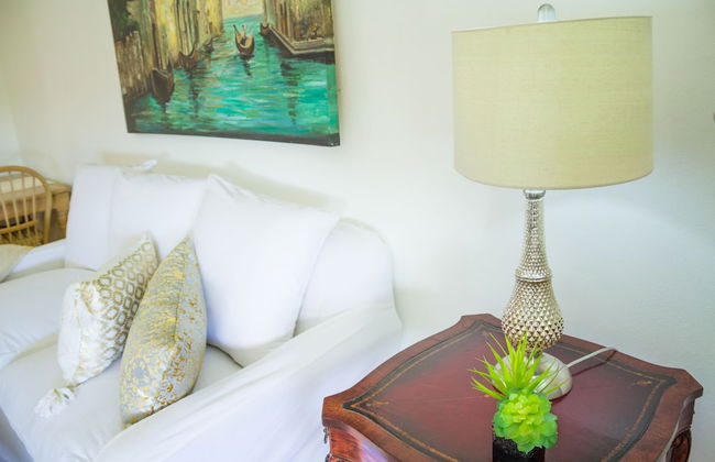 Kingston Luxury Condo Apartment - Photo 11