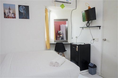 Foto 6 - Comfort Studio Apartment At Aeropolis Residence
