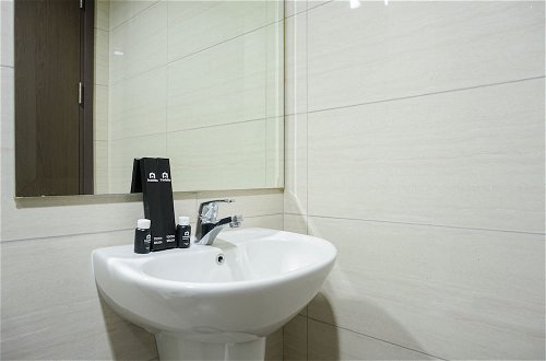 Photo 14 - Comfortable Design 1BR Apartment Ciputra International Puri