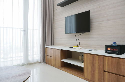 Photo 9 - Comfortable Design 1BR Apartment Ciputra International Puri