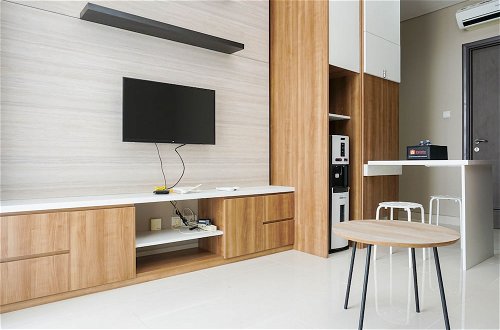Foto 11 - Comfortable Design 1BR Apartment Ciputra International Puri