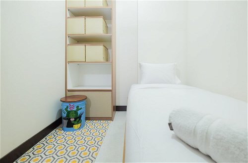 Photo 4 - Minimalist and Comfy Studio Green Lake View Apartment