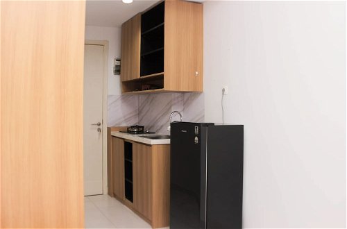 Foto 5 - Homey And Cozy Stay Studio Apartment At Patraland Urbano
