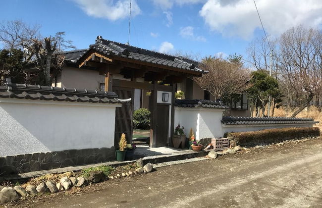 Spacious Traditional House - Photo 5