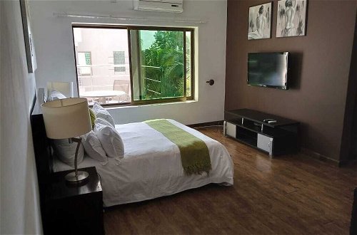 Photo 2 - Executive Fully Furnished Apartment Close to Amenities