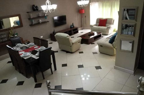 Foto 6 - Executive Fully Furnished Apartment Close to Amenities