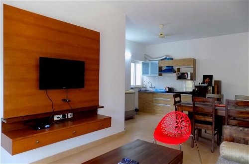 Photo 16 - Modern Apartment near Club Cabana- CM035