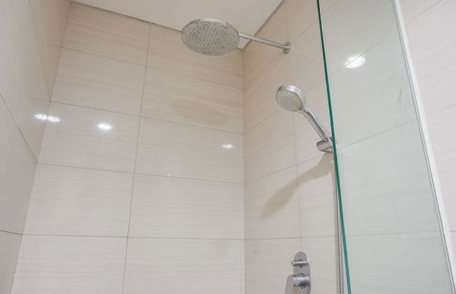 Minimalist and Comfort Living 1BR at Ciputra International Apartment - Foto 7