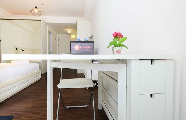 Minimalist Studio at Bassura City Apartment By Travelio - Foto 5