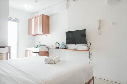 Photo 11 - Comfort Studio Room At Bassura City Apartment