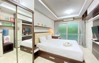 Foto 1 - Comfy Studio Room at Galeri Ciumbuleuit 1 Apartment