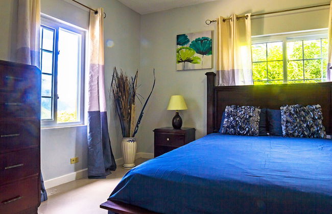 Skyview Manor Guest Apartments - Photo 2