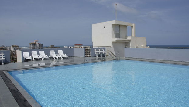 Pool auf dem Dach