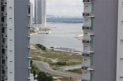 Photo 69 - City Living with Panoramic Sea Views at Danga Bay