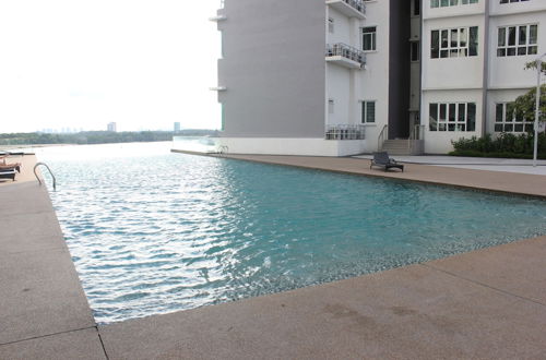 Foto 53 - City Living with Panoramic Sea Views at Danga Bay