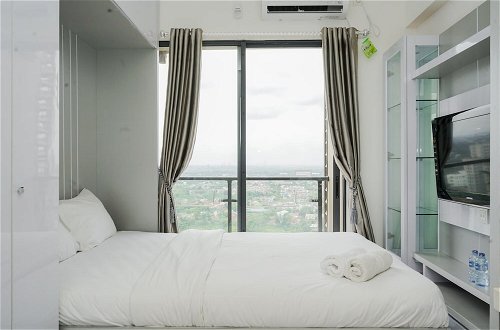 Foto 3 - Homey And Warm Studio At Sky House Bsd Apartment