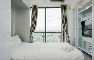 Foto 3 - Homey And Warm Studio At Sky House Bsd Apartment