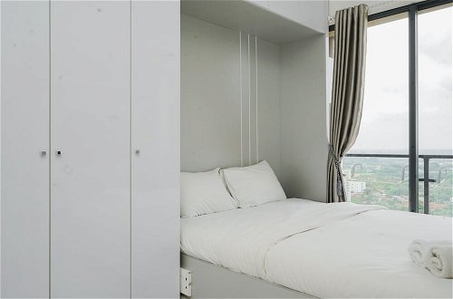 Photo 1 - Homey And Warm Studio At Sky House Bsd Apartment