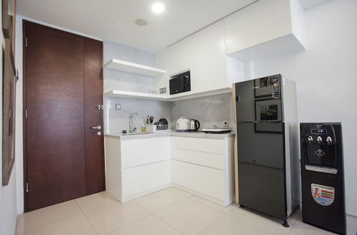 Foto 12 - Premium 2BR Apartment near Marvell City Mall at The Linden