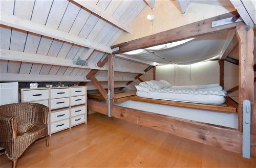 Photo 3 - Stunning 2 Bedroom Mezzanine Loft in Portobello