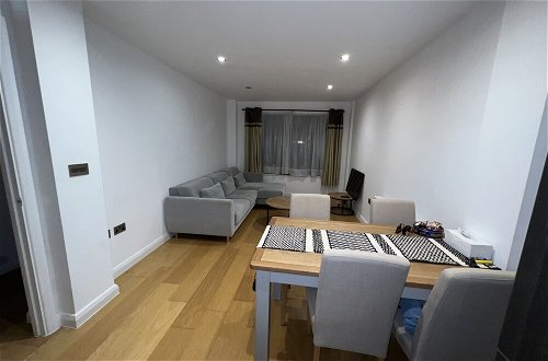 Photo 10 - Charming 1-bed Apartment in London