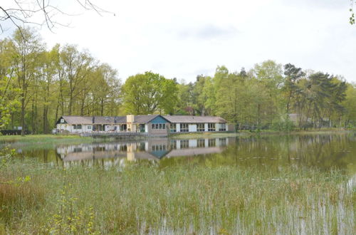 Foto 30 - Detached Bungalow With Lovely Covered Terrace in a Nature Rich Holiday Park