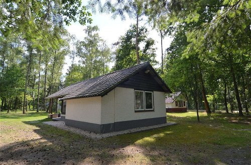 Foto 31 - Detached Bungalow With Lovely Covered Terrace in a Nature Rich Holiday Park
